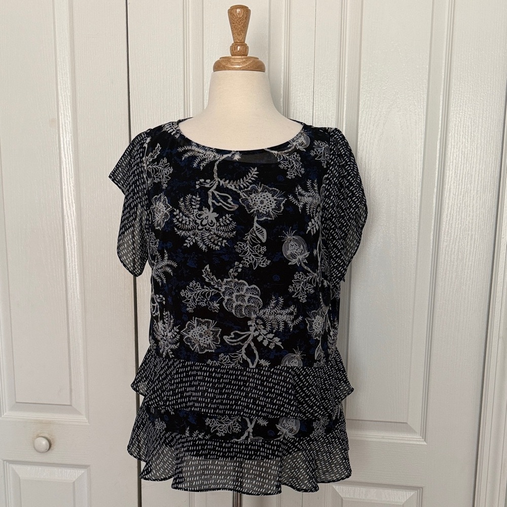 CAbi 5355 Black and White Floral Ruffle Hybrid Blouse size Large